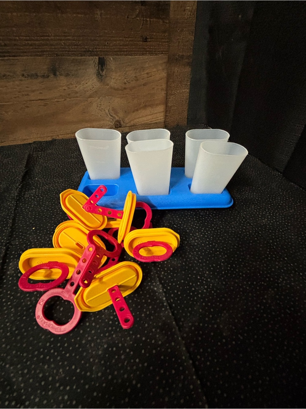 Tupperware Blue Popsicle Mold Tray with White Cups and Yellow lids w/red Handles